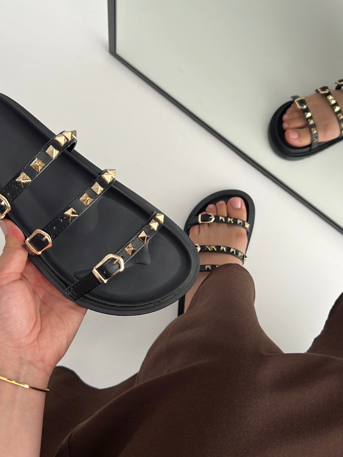 Yoshi Siyah Zımba Detaylı Terlik