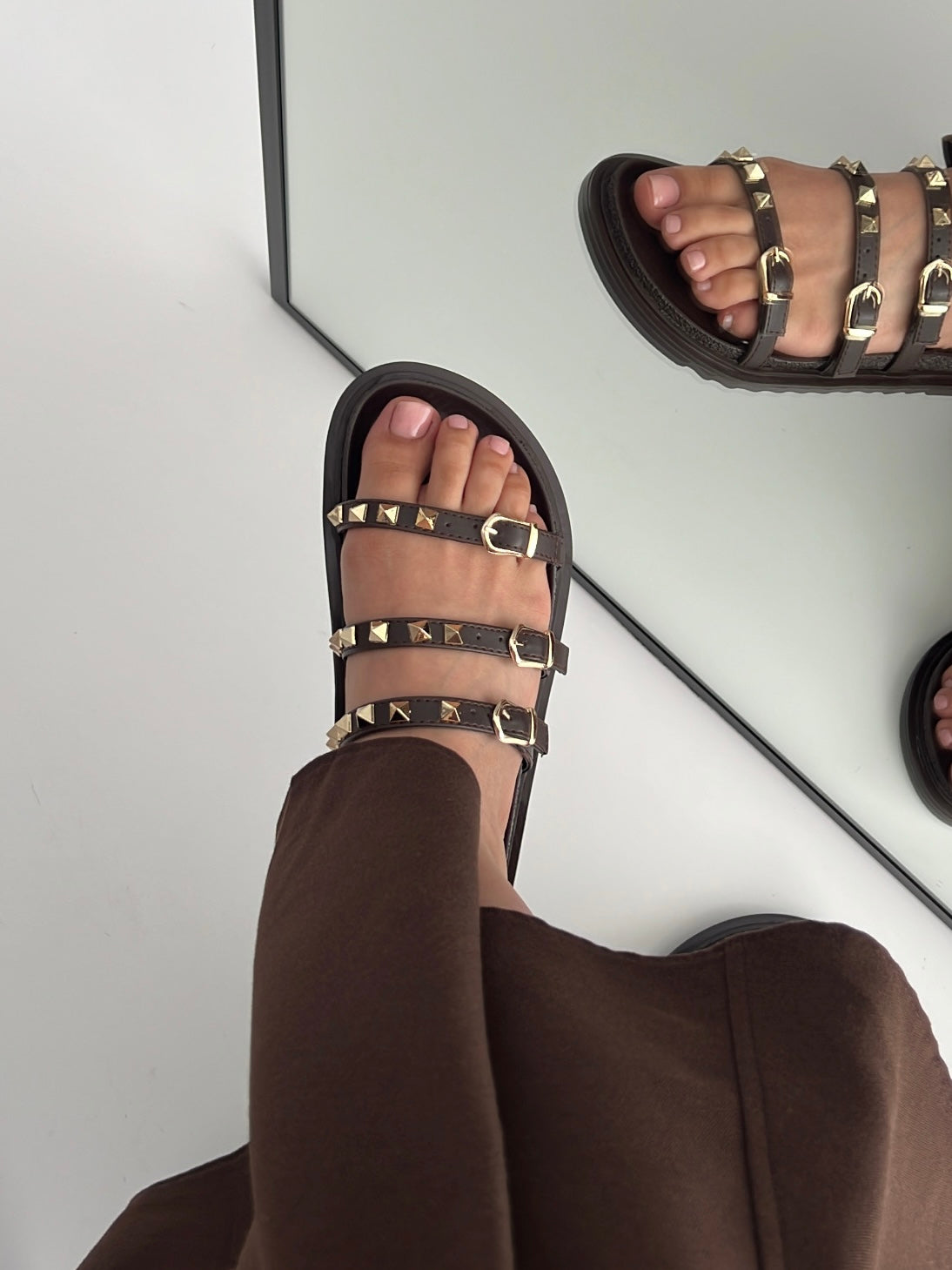 Yoshi Kahve Zımba Detaylı Terlik