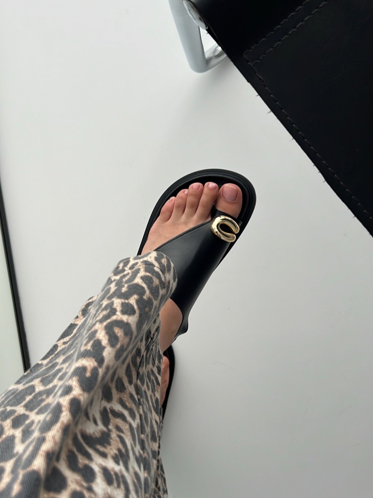 Rox Siyah Toka Detaylı Sandalet