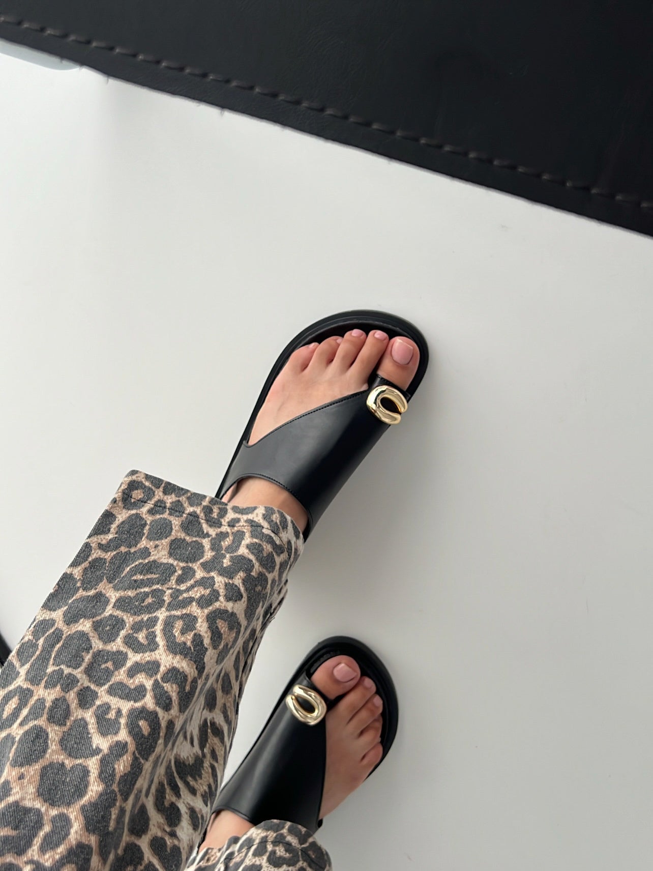 Rox Siyah Toka Detaylı Sandalet