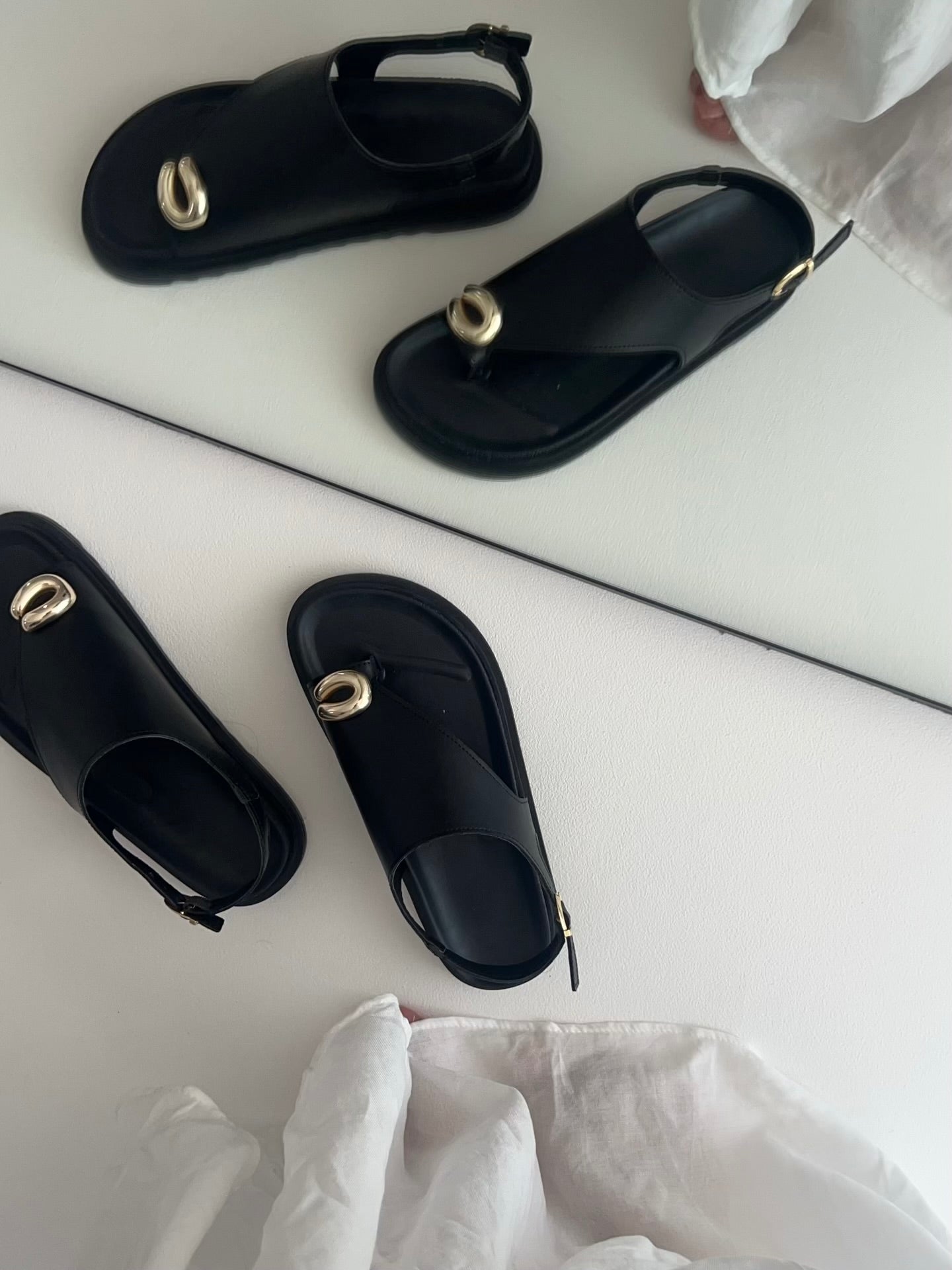 Rox Siyah Toka Detaylı Sandalet