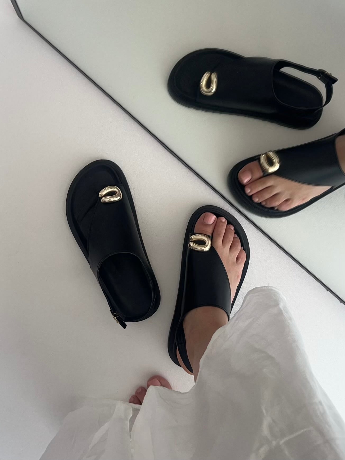 Rox Siyah Toka Detaylı Sandalet