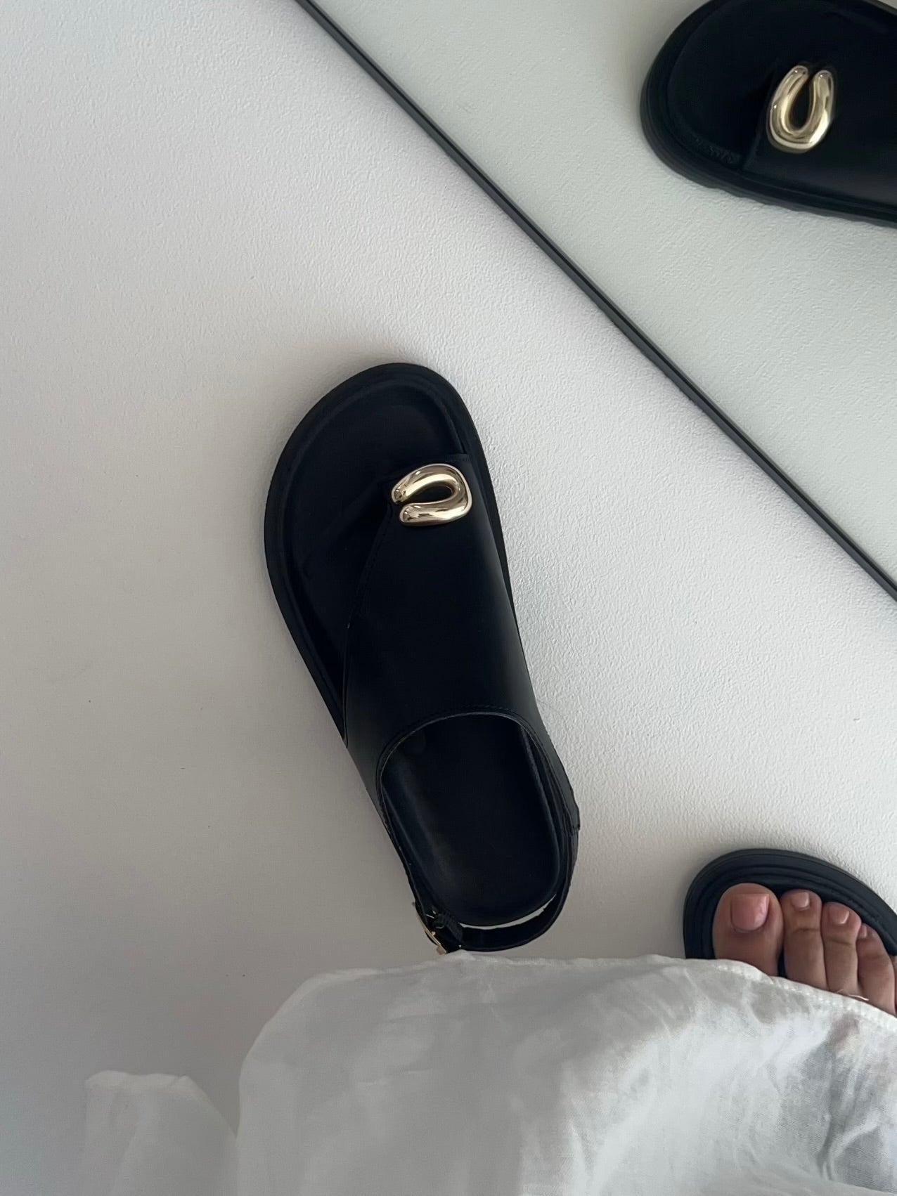 Rox Siyah Toka Detaylı Sandalet