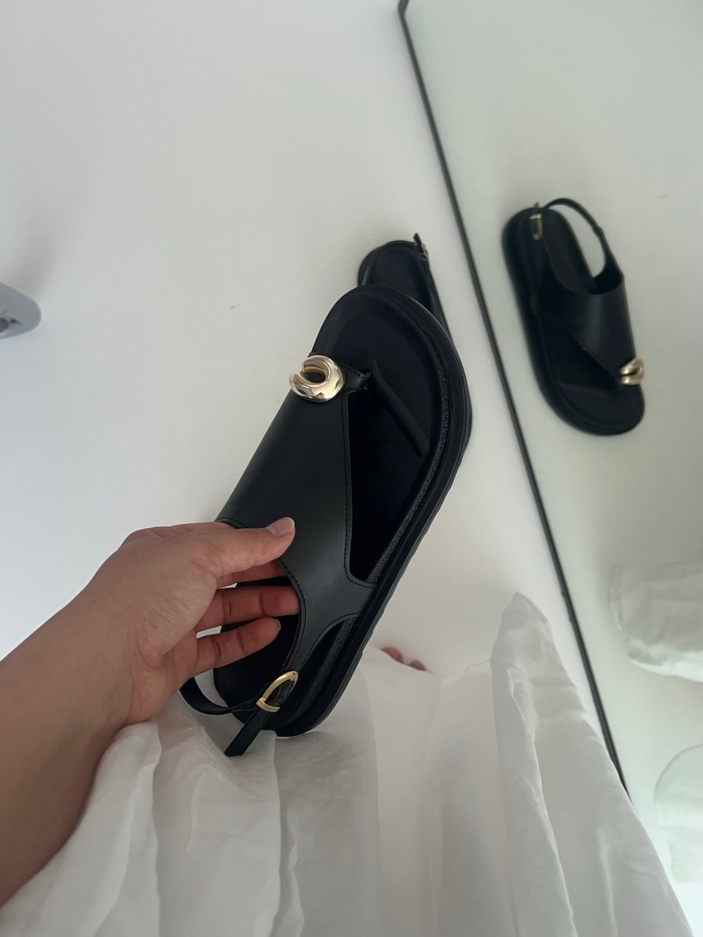 Rox Siyah Toka Detaylı Sandalet