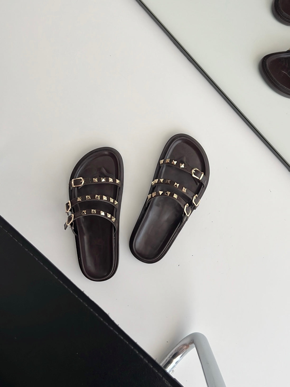 Yoshi Kahve Zımba Detaylı Terlik