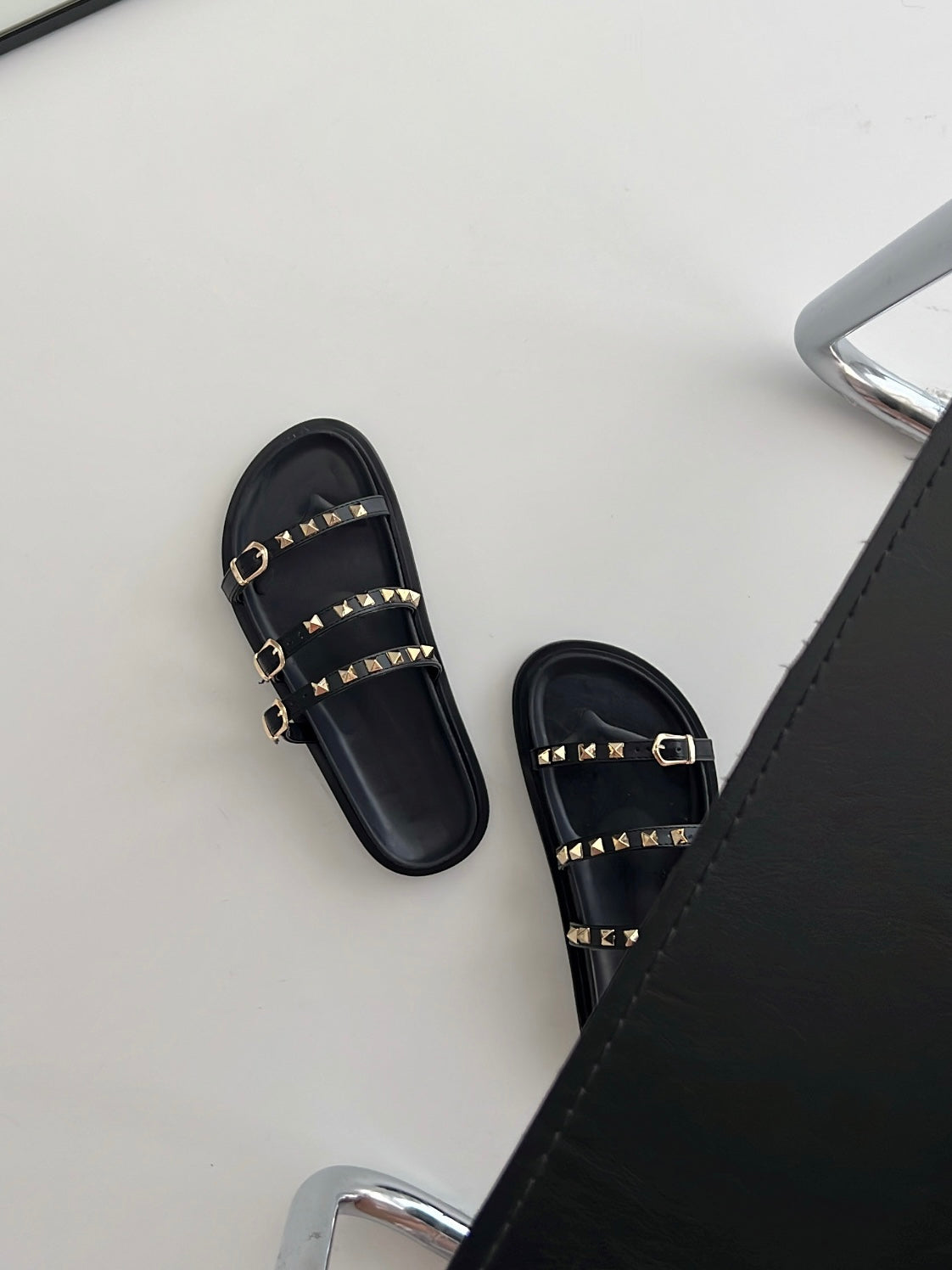 Yoshi Siyah Zımba Detaylı Terlik